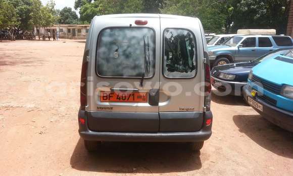 Acheter Occasion Voiture Renault Kangoo Gris à Parakou, Benin Acheter Occasion Voiture Renault Kangoo Gris à Parakou, Benin