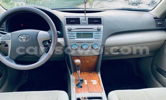 Sayi Na hannu Toyota Camry White Mota in Cotonou a Benin Sayi Na hannu Toyota Camry White Mota in Cotonou a Benin