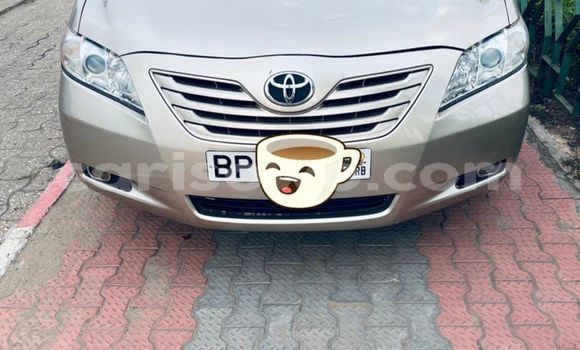 Sayi Na hannu Toyota Camry White Mota in Cotonou a Benin Sayi Na hannu Toyota Camry White Mota in Cotonou a Benin