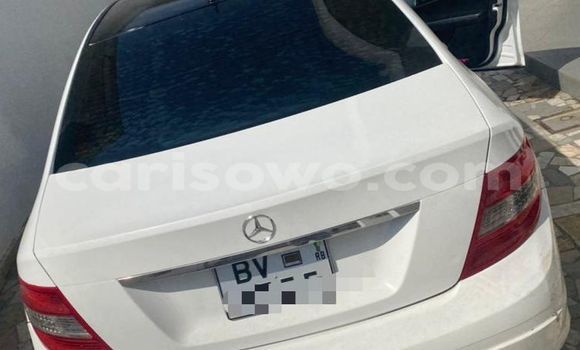 Ra Àlòkù Mercedes-Benz C–Class funfun Ọkọ̀ in Cotonou ni Benin