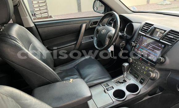 Ra Àlòkù Toyota Highlander funfun Ọkọ̀ in Cotonou ni Benin Ra Àlòkù Toyota Highlander funfun Ọkọ̀ in Cotonou ni Benin