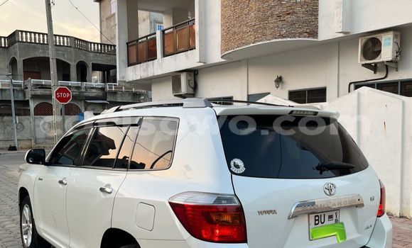 Ra Àlòkù Toyota Highlander funfun Ọkọ̀ in Cotonou ni Benin Ra Àlòkù Toyota Highlander funfun Ọkọ̀ in Cotonou ni Benin