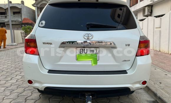 Ra Àlòkù Toyota Highlander funfun Ọkọ̀ in Cotonou ni Benin Ra Àlòkù Toyota Highlander funfun Ọkọ̀ in Cotonou ni Benin