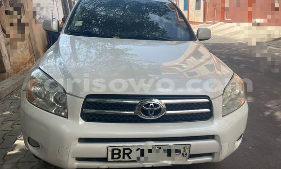 Buy Used Toyota RAV4 White Car in Cotonou in Benign
