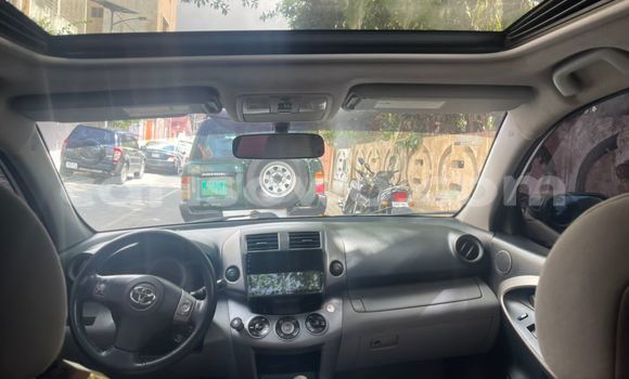 Acheter Occasion Voiture Toyota RAV4 Blanc à Cotonou, Benin Acheter Occasion Voiture Toyota RAV4 Blanc à Cotonou, Benin