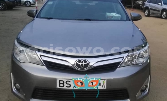 Ra Àlòkù Toyota Camry Silver Ọkọ̀ in Cotonou ni Benin Ra Àlòkù Toyota Camry Silver Ọkọ̀ in Cotonou ni Benin