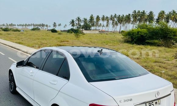 Ra Àlòkù Mercedes-Benz C–Class funfun Ọkọ̀ in Abomey Calavi ni Benin