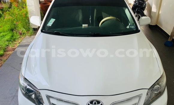Sayi Na hannu Toyota Camry White Mota in Abomey Calavi a Benin