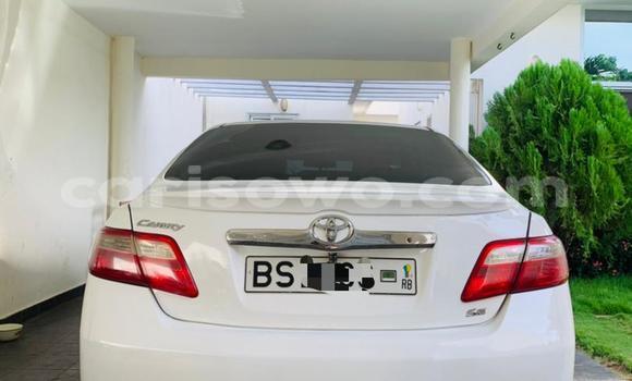 Ra Àlòkù Toyota Camry funfun Ọkọ̀ in Abomey Calavi ni Benin Ra Àlòkù Toyota Camry funfun Ọkọ̀ in Abomey Calavi ni Benin