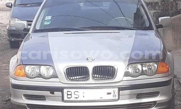 Ra Àlòkù BMW 1-Series Silver Ọkọ̀ in Cotonou ni Benin