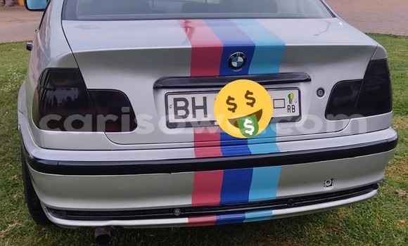 Sayi Na hannu BMW 3–Series Azurfa Mota in Cotonou a Benin
