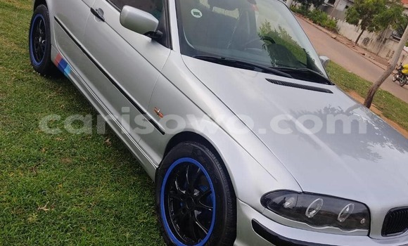 Sayi Na hannu BMW 3–Series Azurfa Mota in Cotonou a Benin Sayi Na hannu BMW 3–Series Azurfa Mota in Cotonou a Benin