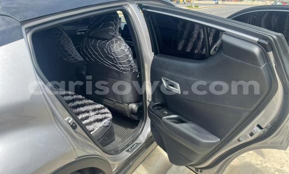 Sayi Na hannu Toyota C-HR Azurfa Mota in Cotonou a Benin Sayi Na hannu Toyota C-HR Azurfa Mota in Cotonou a Benin