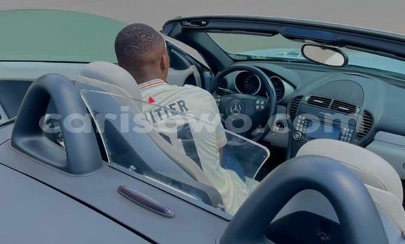 Ra Tuntun Mercedes-Benz SLK–Class Silver Ọkọ̀ in Cotonou ni Benin Ra Tuntun Mercedes-Benz SLK–Class Silver Ọkọ̀ in Cotonou ni Benin