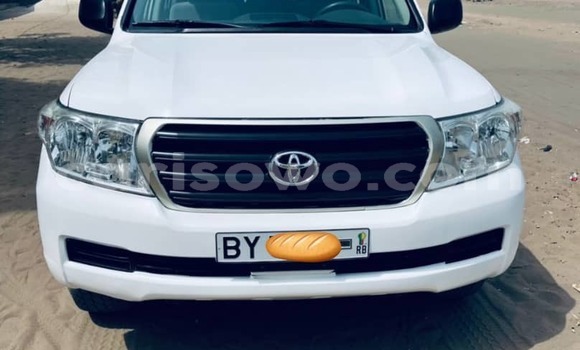 Sayi Na hannu Toyota Land Cruiser Prado White Mota in Cotonou a Benin Sayi Na hannu Toyota Land Cruiser Prado White Mota in Cotonou a Benin