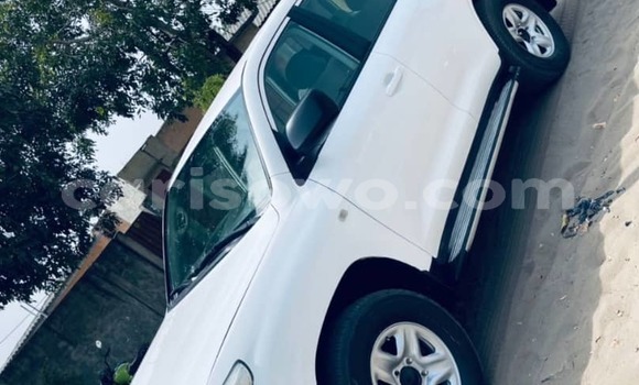 Sayi Na hannu Toyota Land Cruiser Prado White Mota in Cotonou a Benin Sayi Na hannu Toyota Land Cruiser Prado White Mota in Cotonou a Benin
