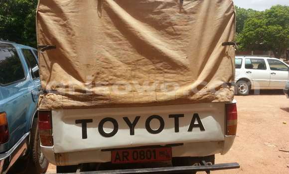 Acheter Occasion Voiture Toyota Hilux Blanc à Savalou, Benin Acheter Occasion Voiture Toyota Hilux Blanc à Savalou, Benin