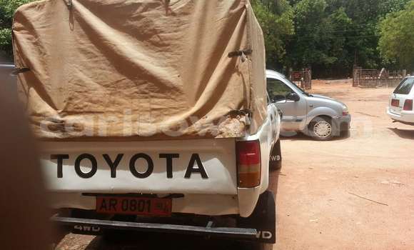 Acheter Occasion Voiture Toyota Hilux Blanc à Savalou, Benin Acheter Occasion Voiture Toyota Hilux Blanc à Savalou, Benin