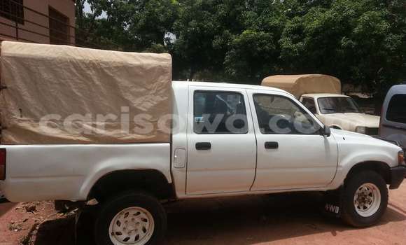 Acheter Occasion Voiture Toyota Hilux Blanc à Savalou, Benin Acheter Occasion Voiture Toyota Hilux Blanc à Savalou, Benin