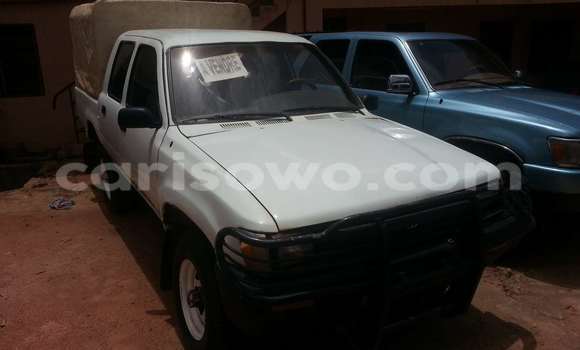 Acheter Occasion Voiture Toyota Hilux Blanc à Savalou, Benin Acheter Occasion Voiture Toyota Hilux Blanc à Savalou, Benin