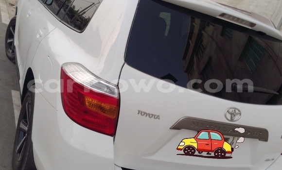 Buy Used Toyota Highlander White Car in Cotonou in Benign