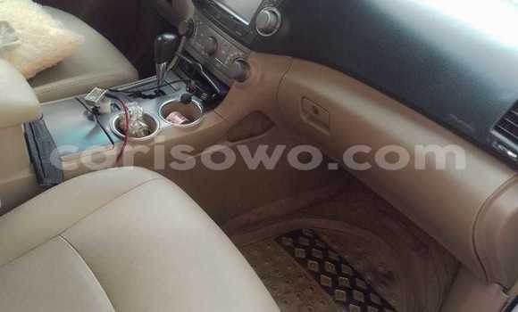 Ra Àlòkù Toyota Highlander funfun Ọkọ̀ in Cotonou ni Benin Ra Àlòkù Toyota Highlander funfun Ọkọ̀ in Cotonou ni Benin