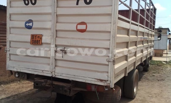 Ra Àlòkù Renault Titan Silver Ọkọ̀ akẹ́rù ńlá in Cotonou ni Benin Ra Àlòkù Renault Titan Silver Ọkọ̀ akẹ́rù ńlá in Cotonou ni Benin