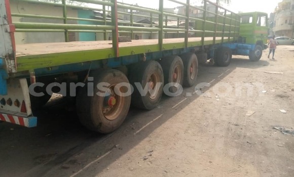 Buy Used Renault Titan Green Truck in Cotonou in Benign Buy Used Renault Titan Green Truck in Cotonou in Benign