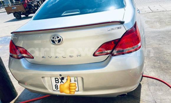 Sayi Na hannu Toyota Avalon Azurfa Mota in Cotonou a Benin Sayi Na hannu Toyota Avalon Azurfa Mota in Cotonou a Benin
