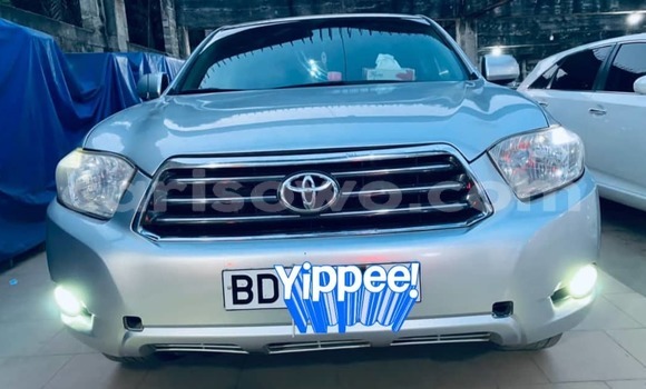 Sayi Na hannu Toyota Highlander Azurfa Mota in Abomey Calavi a Benin Sayi Na hannu Toyota Highlander Azurfa Mota in Abomey Calavi a Benin