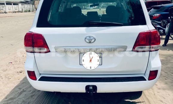 Ra Àlòkù Toyota Land Cruiser Prado funfun Ọkọ̀ in Cotonou ni Benin Ra Àlòkù Toyota Land Cruiser Prado funfun Ọkọ̀ in Cotonou ni Benin