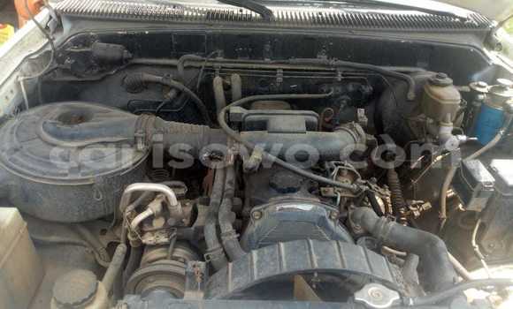 Ra Àlòkù Toyota Hilux funfun Ọkọ̀ in Cotonou ni Benin Ra Àlòkù Toyota Hilux funfun Ọkọ̀ in Cotonou ni Benin