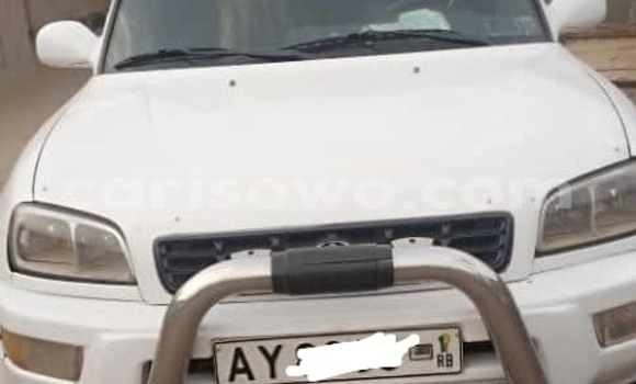Ra Àlòkù Toyota RAV4 funfun Ọkọ̀ in Cotonou ni Benin Ra Àlòkù Toyota RAV4 funfun Ọkọ̀ in Cotonou ni Benin