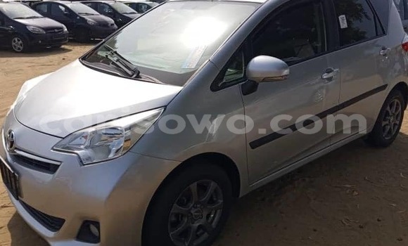 Acheter Import Voiture Toyota Corolla Verso Blanc à Cotonou, Benin