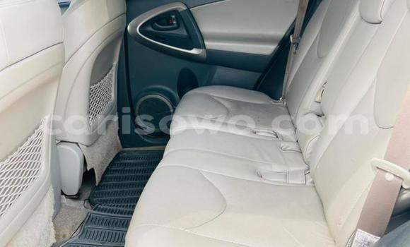 Ra Àlòkù Toyota RAV4 funfun Ọkọ̀ in Cotonou ni Benin Ra Àlòkù Toyota RAV4 funfun Ọkọ̀ in Cotonou ni Benin