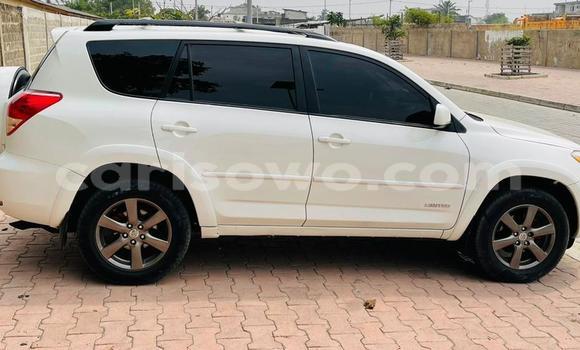 Ra Àlòkù Toyota RAV4 funfun Ọkọ̀ in Cotonou ni Benin Ra Àlòkù Toyota RAV4 funfun Ọkọ̀ in Cotonou ni Benin