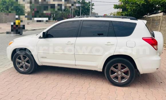 Ra Àlòkù Toyota RAV4 funfun Ọkọ̀ in Cotonou ni Benin Ra Àlòkù Toyota RAV4 funfun Ọkọ̀ in Cotonou ni Benin