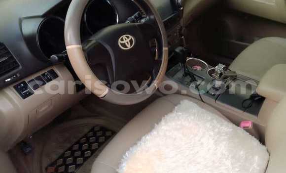 Buy Used Toyota Highlander White Car in Cotonou in Benign Buy Used Toyota Highlander White Car in Cotonou in Benign
