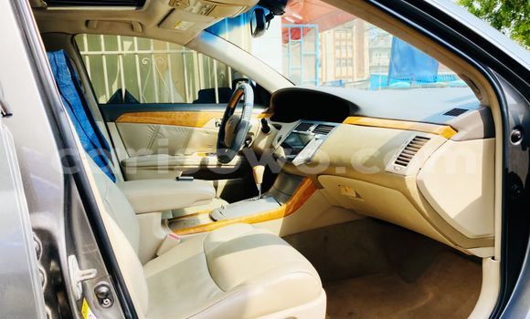 Sayi Na hannu Toyota Avalon Azurfa Mota in Cotonou a Benin Sayi Na hannu Toyota Avalon Azurfa Mota in Cotonou a Benin