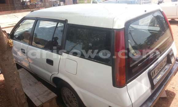 Sayi Na hannu Toyota Corolla White Mota in Parakou a Benin Sayi Na hannu Toyota Corolla White Mota in Parakou a Benin