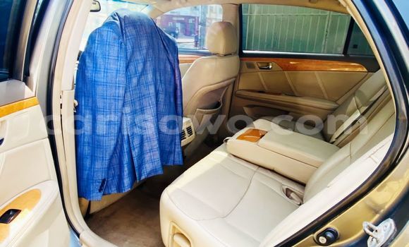 Sayi Na hannu Toyota Avalon Azurfa Mota in Cotonou a Benin Sayi Na hannu Toyota Avalon Azurfa Mota in Cotonou a Benin