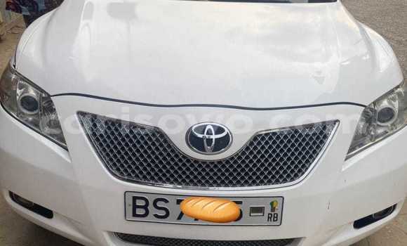 Sayi Na hannu Toyota Camry White Mota in Abomey Calavi a Benin