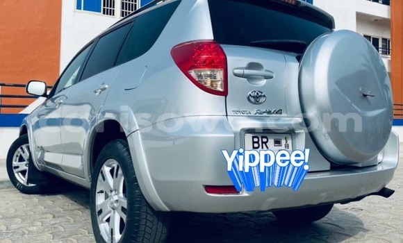 Ra Àlòkù Toyota RAV4 Silver Ọkọ̀ in Abomey Calavi ni Benin Ra Àlòkù Toyota RAV4 Silver Ọkọ̀ in Abomey Calavi ni Benin