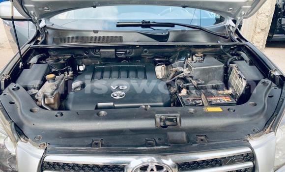 Ra Àlòkù Toyota RAV4 Silver Ọkọ̀ in Abomey Calavi ni Benin Ra Àlòkù Toyota RAV4 Silver Ọkọ̀ in Abomey Calavi ni Benin