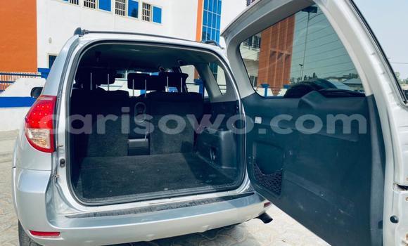 Ra Àlòkù Toyota RAV4 Silver Ọkọ̀ in Abomey Calavi ni Benin Ra Àlòkù Toyota RAV4 Silver Ọkọ̀ in Abomey Calavi ni Benin