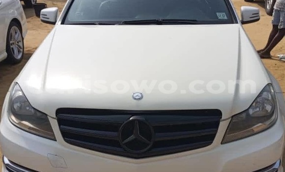 Acheter Import Voiture Mercedes-Benz 300–Series Blanc à Cotonou, Benin