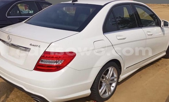 Acheter Import Voiture Mercedes-Benz 300–Series Blanc à Cotonou, Benin Acheter Import Voiture Mercedes-Benz 300–Series Blanc à Cotonou, Benin