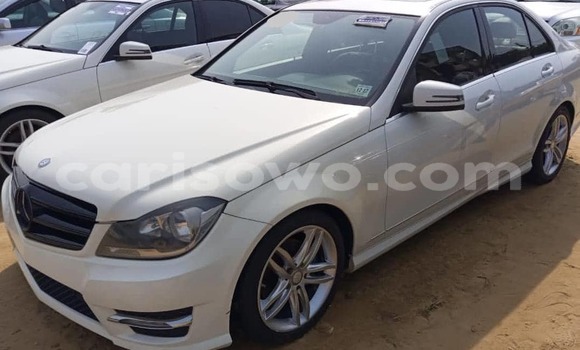 Acheter Import Voiture Mercedes-Benz 300–Series Blanc à Cotonou, Benin Acheter Import Voiture Mercedes-Benz 300–Series Blanc à Cotonou, Benin