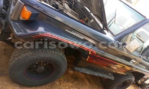 Sayi Na hannu Toyota Land Cruiser Azurfa Mota in Cotonou a Benin Sayi Na hannu Toyota Land Cruiser Azurfa Mota in Cotonou a Benin
