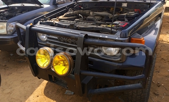 Sayi Na hannu Toyota Land Cruiser Azurfa Mota in Cotonou a Benin Sayi Na hannu Toyota Land Cruiser Azurfa Mota in Cotonou a Benin